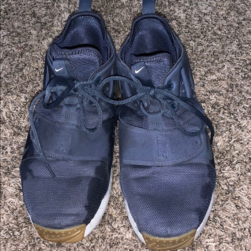 Men’s Nike navy blue tennis shoes. GUC